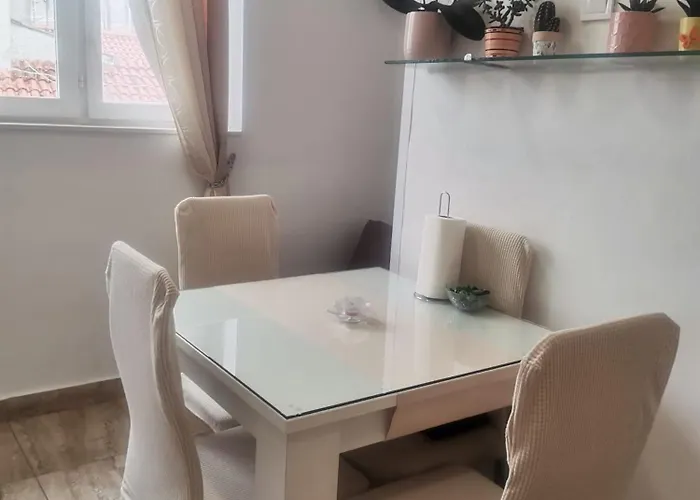 Eva *